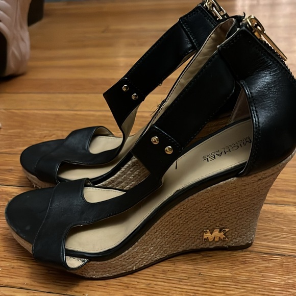 Michael Kors 6.5 Leather Wedge Sandals with Zip - Picture 4 of 5